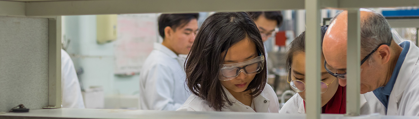 Female students working in the Sackville Street Dye Labs